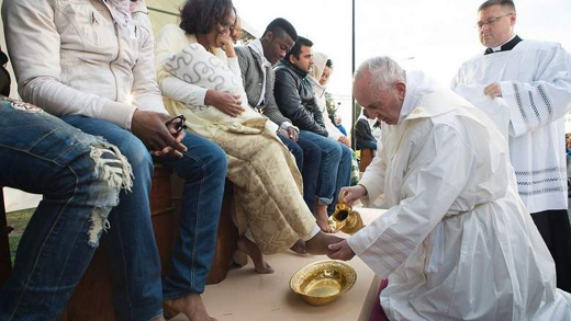 pope washing f...